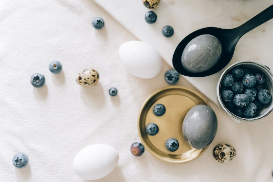 Warum werden zu Ostern bunte Eier versteckt?
